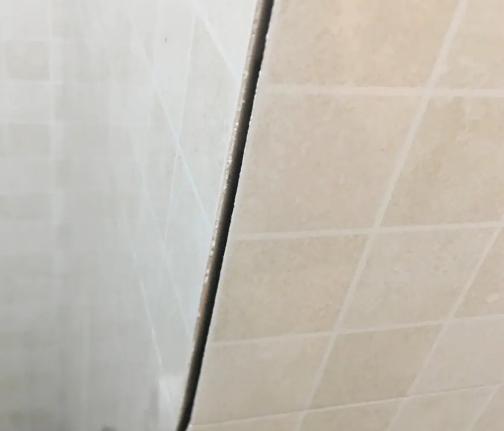 得荣瓷砖空鼓维修公司分享阳台瓷砖脱落的修复过程可以分为以下几个步骤