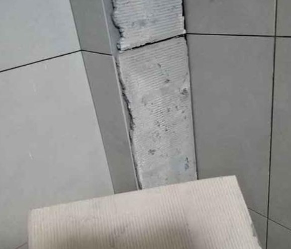 得荣瓷砖空鼓维修公司分享下厨房瓷砖脱落的补救措施。